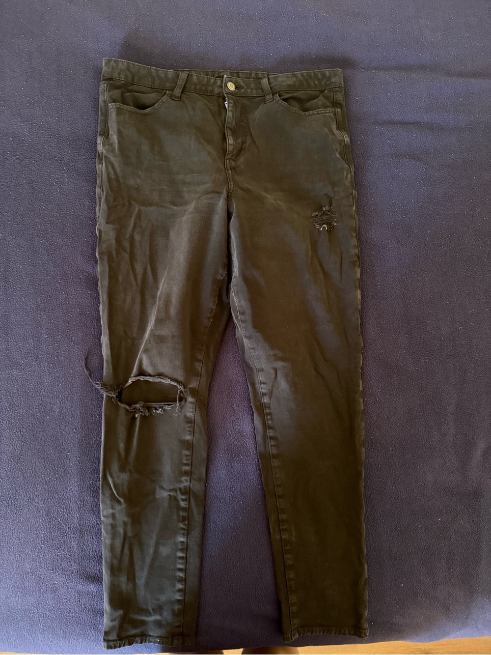 American Eagle Outfitters Black Skinny Jeans with Distressed Knee